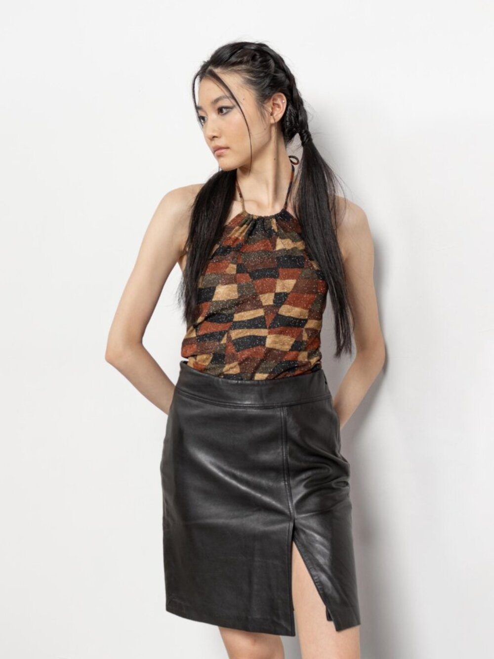 BLACK LEATHER MINI Skirt Low Rise Vintage / 36 37 Inch Hips / Size 4